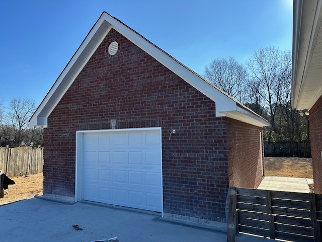 A custom garage built by Simply Garages in Florence, AL